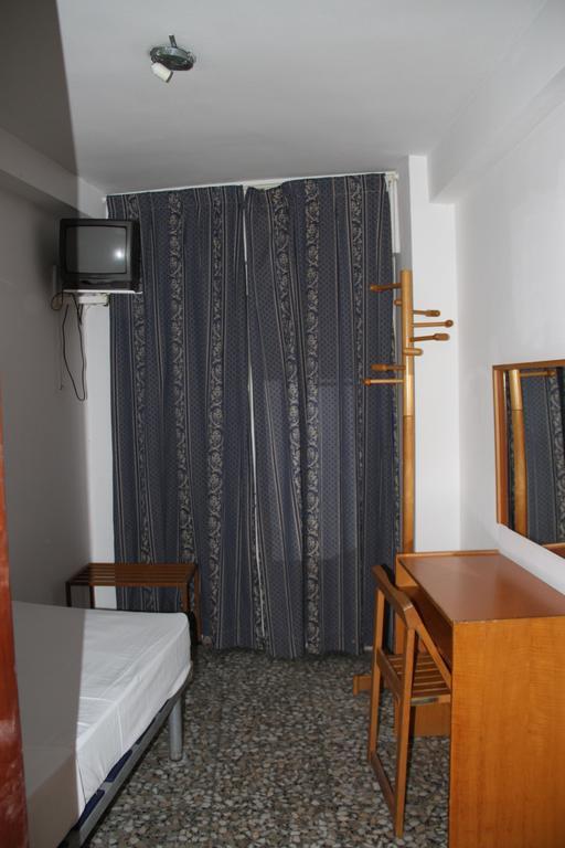 Hostal Mengual Гандия Экстерьер фото