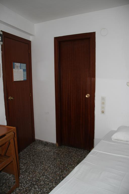 Hostal Mengual Гандия Номер фото
